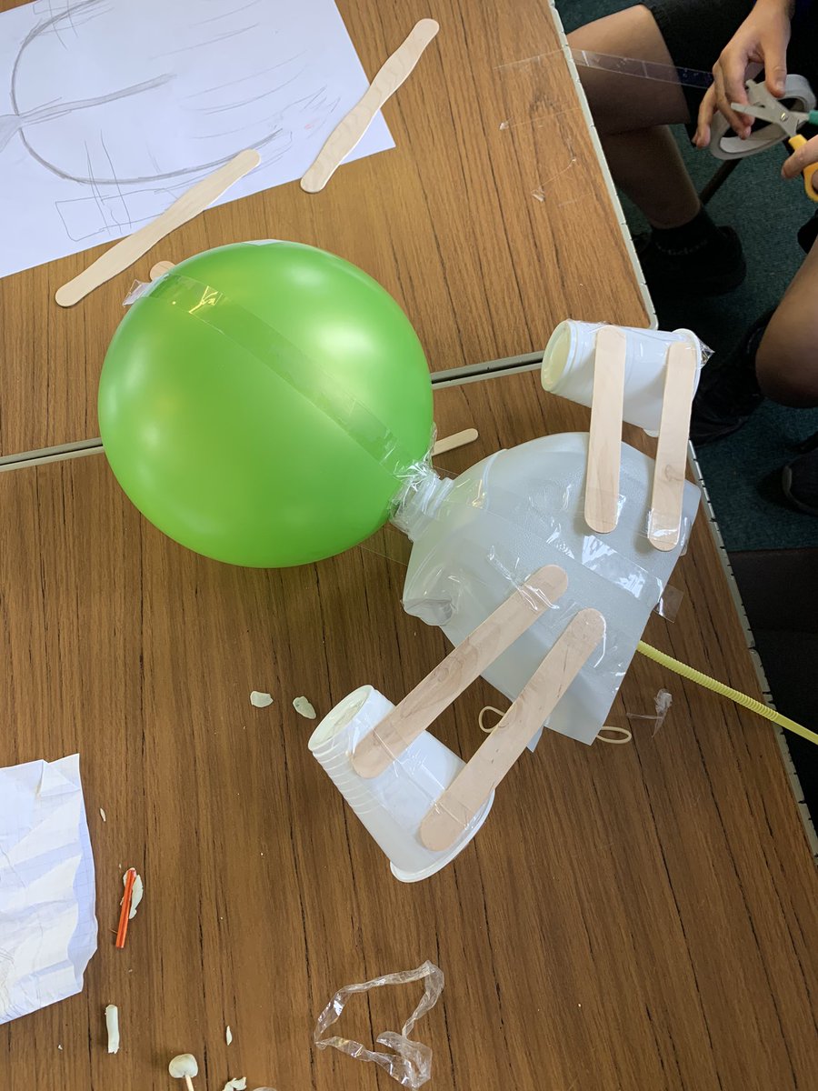 mrlewis_cep's tweet photo. Today we started our final big build of my time in 6SS with self propelled boats! Not sure which ones will go best on the pond though... @BAPrimaryUSW #EpicEngineers #STEM #USWy3 https://t.co/Lo8vrUwMpS