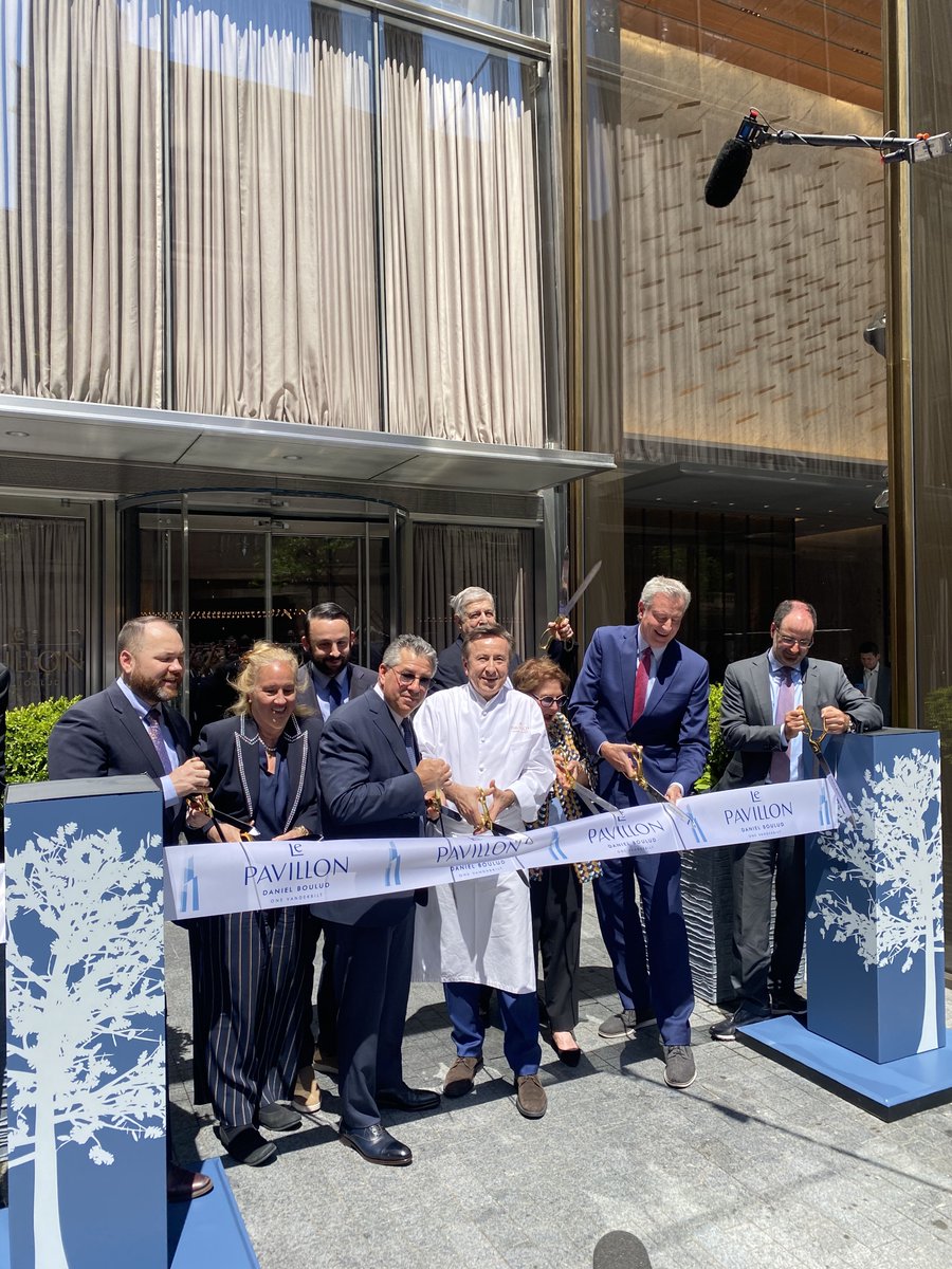 SLGreen's tweet photo. This week, we celebrated Chef @DanielBoulud’s @LePavillonNYC opening at @One_Vanderbilt. The doors of this 11,000 sqft restaurant, designed by #IsayWeinfeld, now welcomes all to enjoy one of the most extraordinary culinary experiences in NYC. https://t.co/Ril1VnPQTD