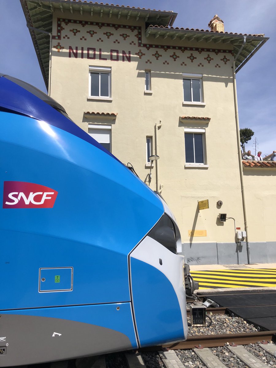 cyrilledurand's tweet photo. Partez à la (re) découverte des panoramas extraordinaires offerts par la ligne de la Côte bleue reliant ⁦⁦Marseille⁩ à ⁦Miramas ⁩au travers d’un prochain reportage réalisé par @afpfr #AFP
A bord d’un ⁦@TERSUD_SNCF⁩ ⁦⁦@MaRegionSud⁩ bien sûr ! https://t.co/cCAPSwPkPo