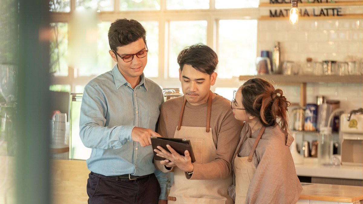 LanyapFinancial's tweet photo. One of the key areas to invest in, now more than ever, is your employees. Valued employees perform better work and bring more energy to their customer interactions—which keeps those customers coming back to you! @Entrepreneur https://t.co/K2KlrZ7v3p