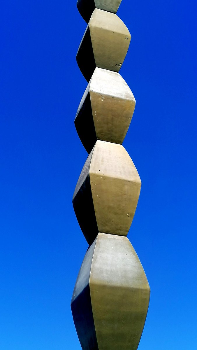 RoTourGuide's tweet photo. The #EndlessColumn of #ConstantinBrancusi, a monument erected in #TarguJiu, in 1938, to honour the memory of Romanian heroes from WWI. https://t.co/T5Ro8NZNe7