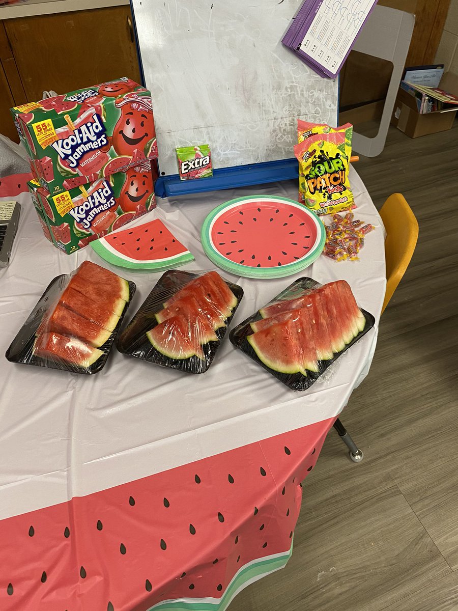LaurenHassell12's tweet photo. Watermelon 🍉 Day in 1st! We’ve read books, learned about watermelon life cycle, created watermelon sensory bags and much more! #funin1st https://t.co/BTFTDXxMyu
