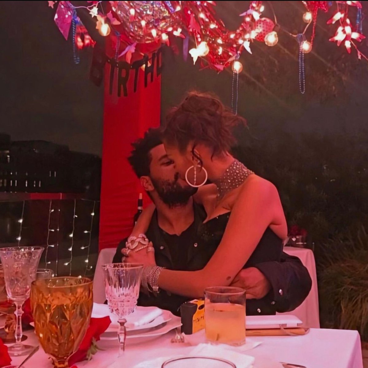 Planether5's tweet image. Never forget that every good The Weeknd song is about @Bella hadid