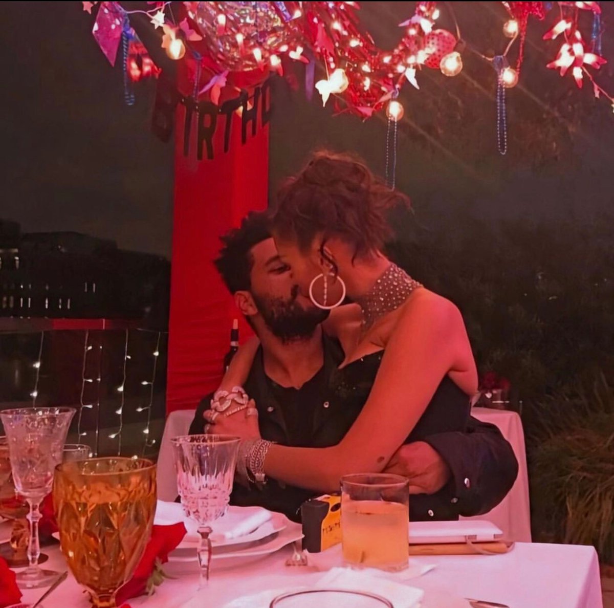 Planether5's tweet image. Never forget that every good @theweeknd song is about Bellahadid