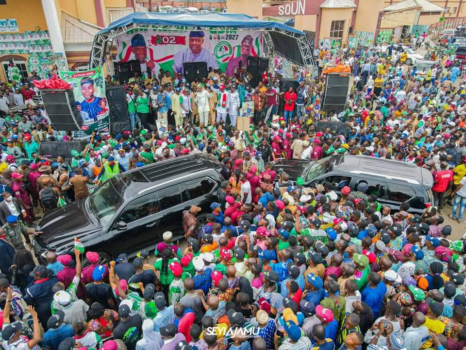 Tim51177377's tweet photo. When our amiable Governor @seyimakinde visited Ogbomoso earlier today. Many thanks to the peoples Governor. https://t.co/cyoIfRHmtB
