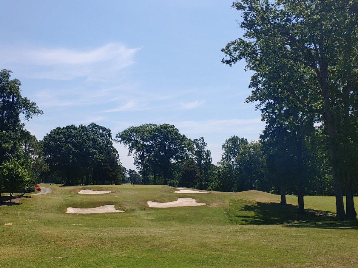 RyanBallengee's tweet photo. Stumbled onto a Ross gem today in Richmond. Lakeside Park Club opened in 1896 and has all the Ross hallmarks. Absolutely wild greens and bunkering that just makes me happy. https://t.co/x5TIWnUp82