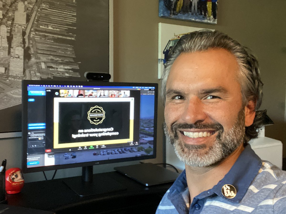carlosagguilar's tweet photo. Just wrapped up my StoryBrand Certified Guide training. What an amazing week! Thanks to @donaldmiller and his fantastic team 🎉👏 #storybrandguide #marketingmadesimple #storybrand https://t.co/RGY1XsZBFw