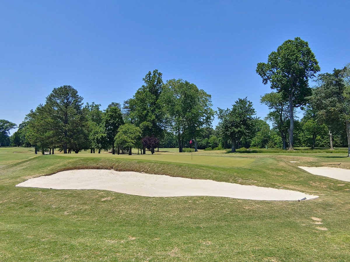 RyanBallengee's tweet photo. Stumbled onto a Ross gem today in Richmond. Lakeside Park Club opened in 1896 and has all the Ross hallmarks. Absolutely wild greens and bunkering that just makes me happy. https://t.co/x5TIWnUp82