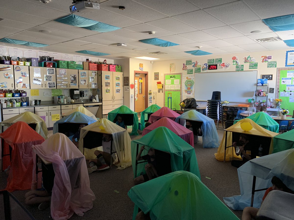 AshleeFurtmann's tweet photo. End of Year celebrating! So proud of my first graders and all they achieved this year! 💙🧡🏕 https://t.co/DmllQk1Ux7