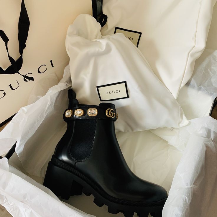 coeurstine's tweet image. amoureuse de ces chaussures