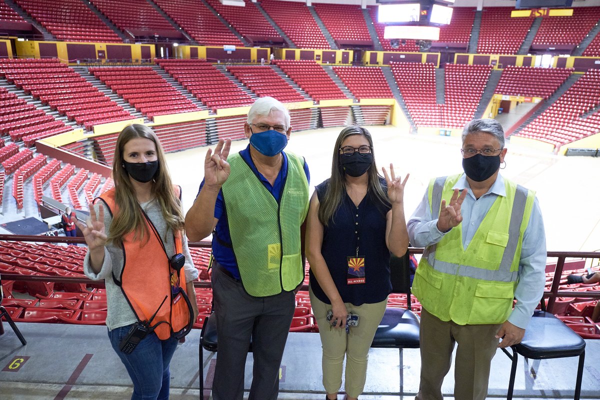 JeffMeshey's tweet photo. I volunteered at the Desert Financial Arena at @ASU this morning. Thanks to @HandsOnPHX, @ASUREASU, @AZDHS and all of the health professionals for making this a successful vaccination site! Glad I got to work alongside some of my fellow @DesertFinancial employees. https://t.co/KP9k3Gg9Ia