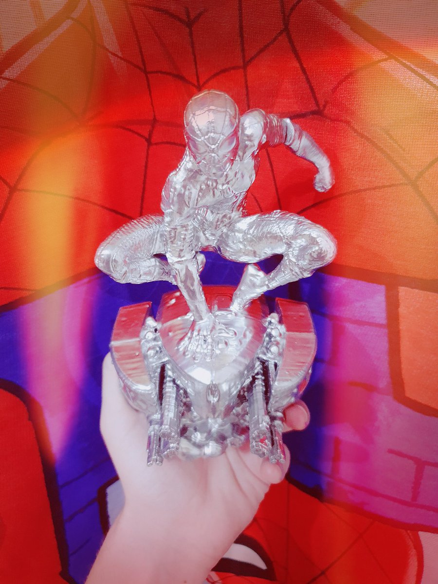 WirleyContaifer's tweet photo. Segurando o que pra mim é como se fosse um #troféu, toda vez que uma coisa parecida ganha as minhas mãos! A https://t.co/DLPVhzOzJy me enviou um #HomemAranha prateado sobre drone e um #cupom vitalício de 15% de #desconto ("WIRLEY15") sobre o valor final de qualquer peça deles! 🦾 https://t.co/Wkq6zGrDMG