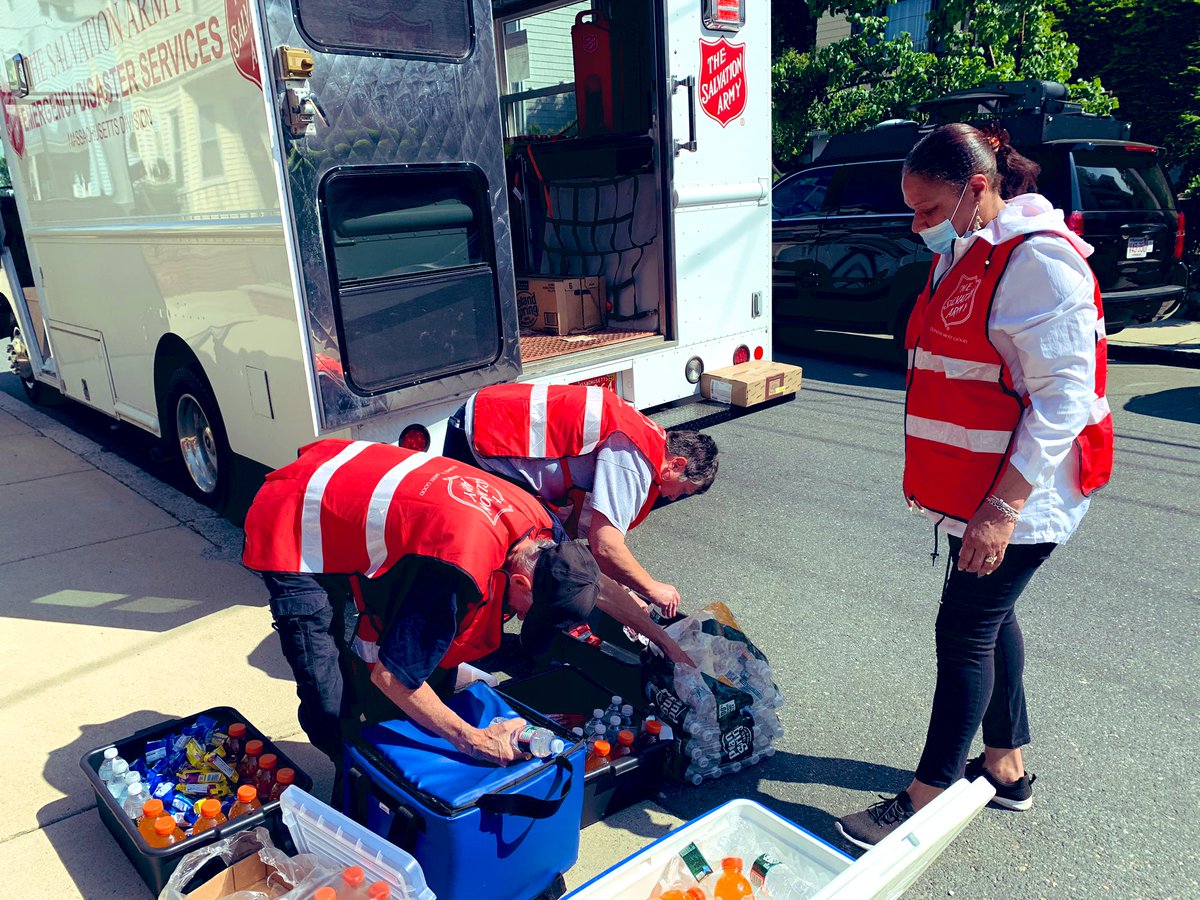 Jordanavery23's tweet photo. @SalvationArmyMA @SalArmyEDS on scene at the 5th Alarm Fire in @Revere311 @MayorArrigo #DoingTheMostGood #SalvationArmy #RevereMA #Fire #DisasterServices https://t.co/RKmagP88dx