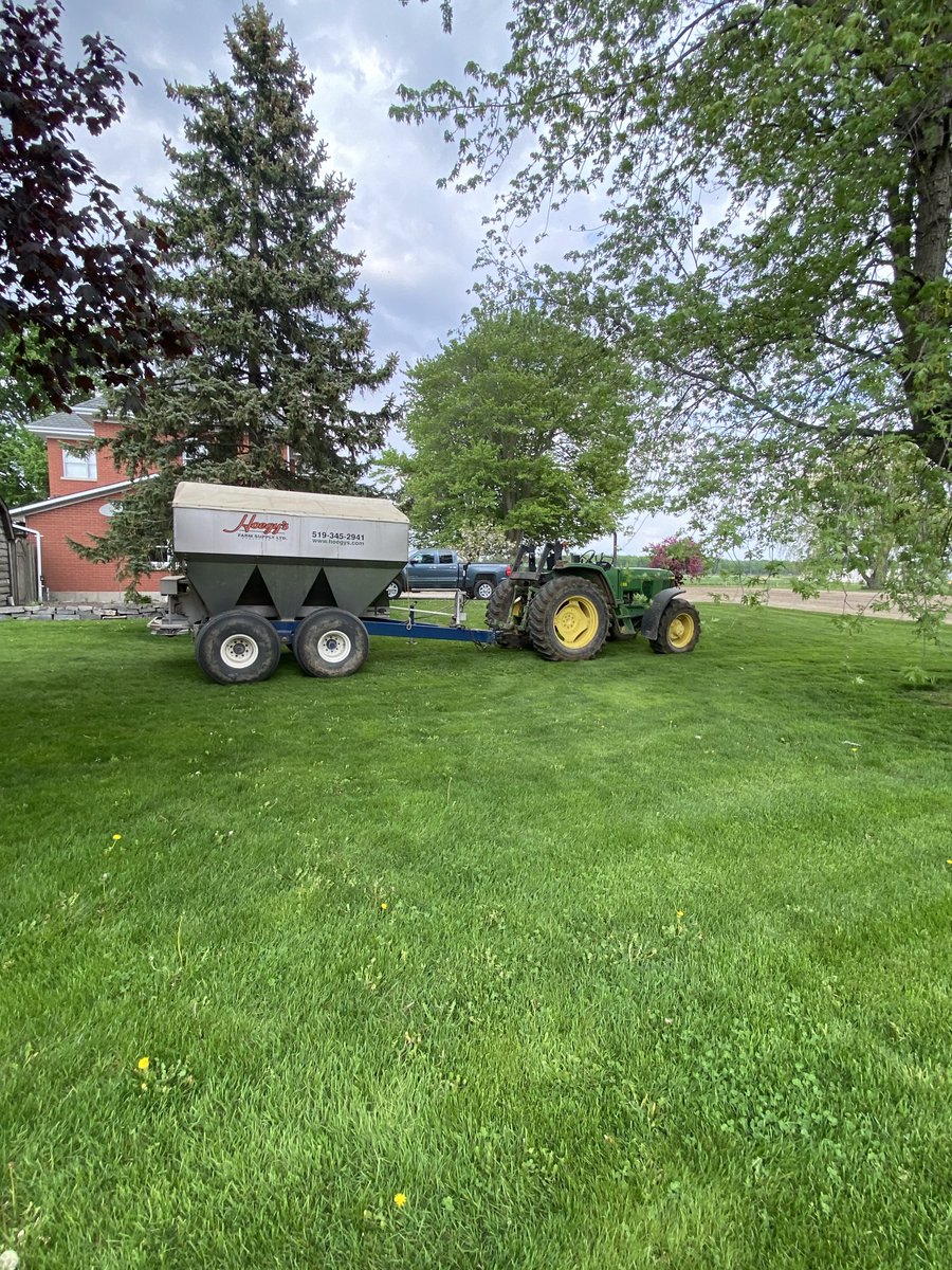BoersenRoger's tweet image. Finished soybeans yesterday , got my covid shot this morning and fertilized my lawn this afternoon. Ready for summer  bring it on.