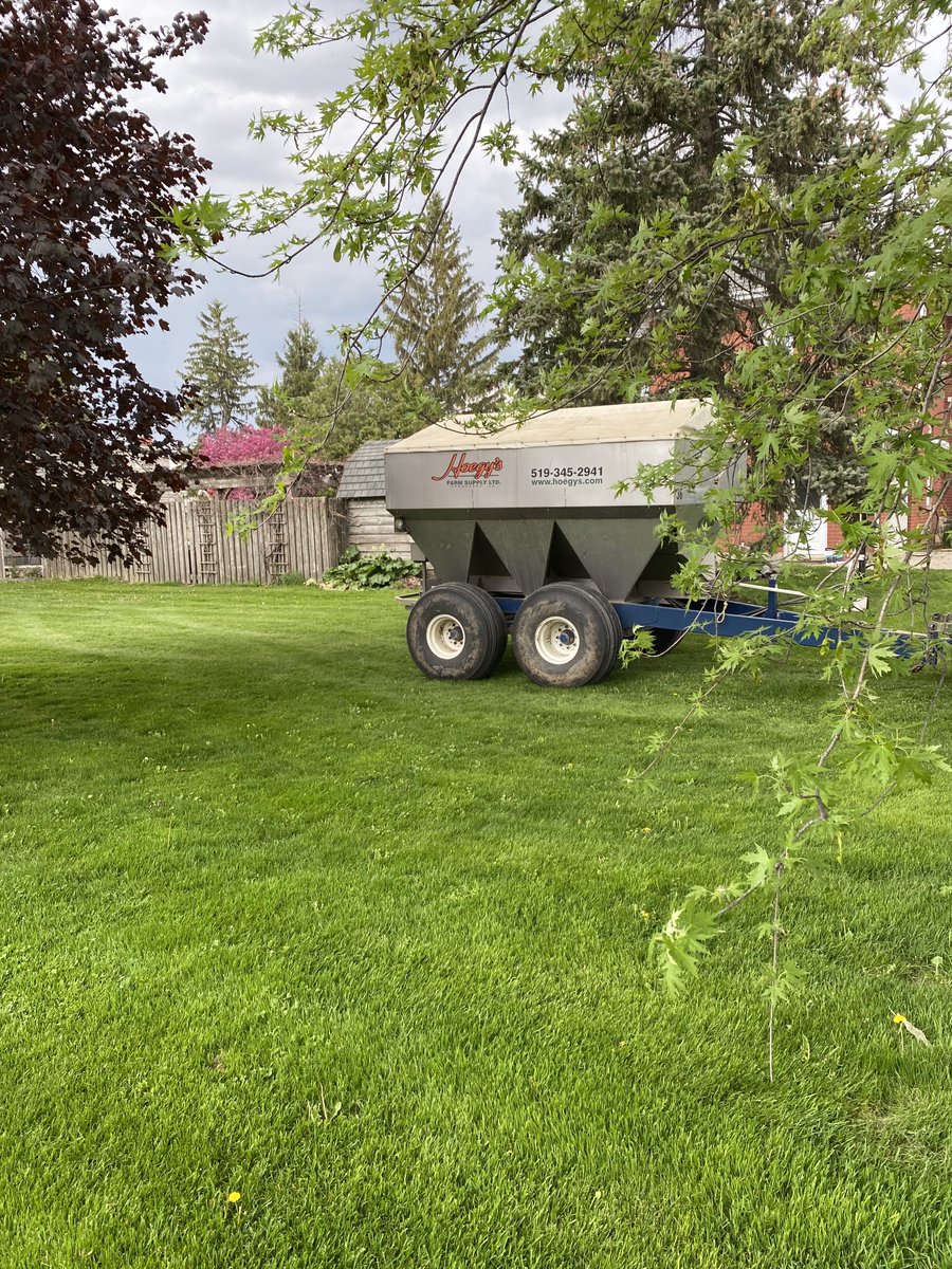 BoersenRoger's tweet image. Finished soybeans yesterday , got my covid shot this morning and fertilized my lawn this afternoon. Ready for summer  bring it on.