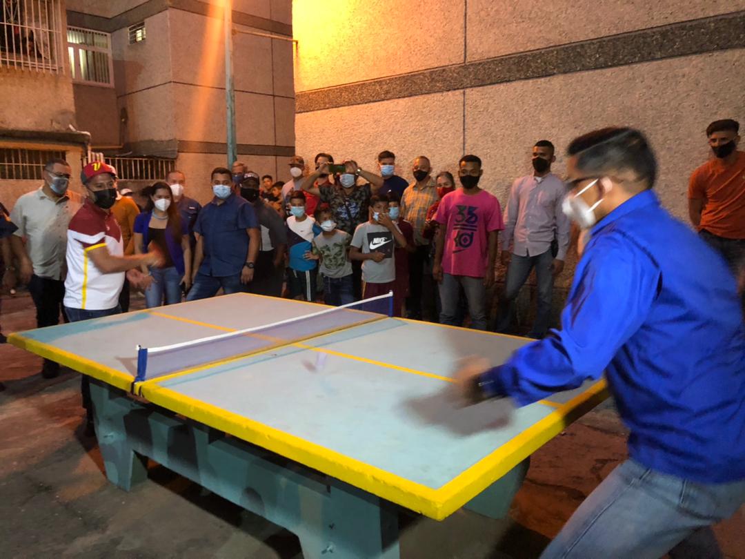Minhvi_Oficial's tweet photo. AYER || Min. @IMVillarroel1: Gracias a la recuperación de esta cancha Sol de Caraballo, la comunidad de Altagracia, va a tener un espacio para el impulso de diversas disciplinas deportivas  para nuestros niños, niñas, jóvenes, en aras de seguir potenciando a #Venezuela https://t.co/hpOekP2J7A