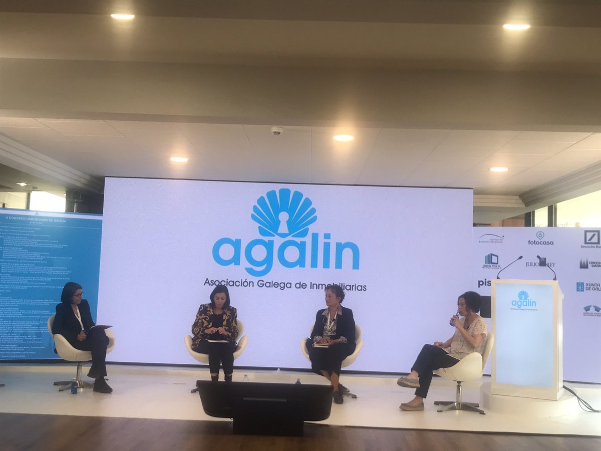 anaislgarcia's tweet photo. Un placer asistir al II Congreso Inmobiliario de Galicia que organiza #Agalin y que cuenta con el patrocinio de @fotocasa. En breve @MariaMatos_MM hablará de la importancia de los datos y el análisis como forma de venta #sectorinmobiliario https://t.co/5zoubf0sKe