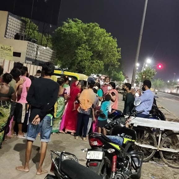 drjigishashah's tweet photo. We were able to do some little help for needy , each of us can step forward and do what ever they can, this is our time to deposit all debt we owe to universe.
#teameffort #greatwork #everyhelpcounts 🙏 https://t.co/Y4NVJpHGx9