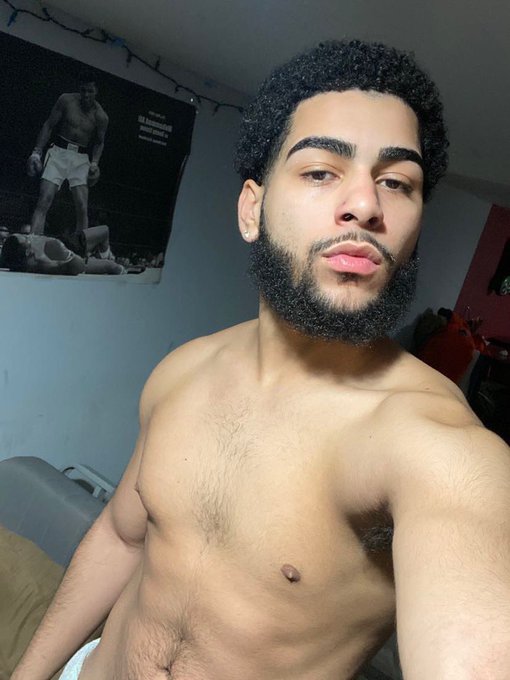 Watch gorillaglue327's leaked NSFW photo on TwXstars