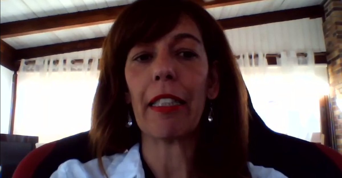 MujeresaSeguir's tweet photo. 🗣️ "La innovación tiene un componente de transformación, de romper con lo anterior, y eso requiere tiempo" - @monicagortin 👇 #EllasInnovan @AxiComSpain @MujeresaSeguir https://t.co/3aC1Ic3frE