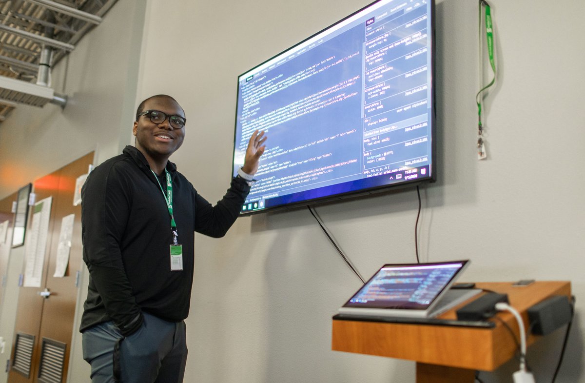 FLPolyU's tweet photo. #FLPoly alum develops confidence, competence, and a desire to continue learning📈
#FLPolyAlumni #StemPower #PhoenixforLife #LakelandProud
▶️ https://t.co/AFo8XgnLk6 https://t.co/wkxAjWqhzF