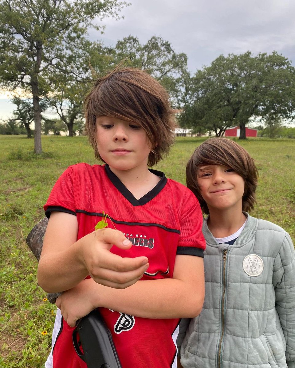 jarpackles's tweet photo. meu deus olha o tamanho do tom ele era um neném um dia desse ele tá a cara do jared a carinha do shep iti cute cute https://t.co/Pr7o2aaP3O