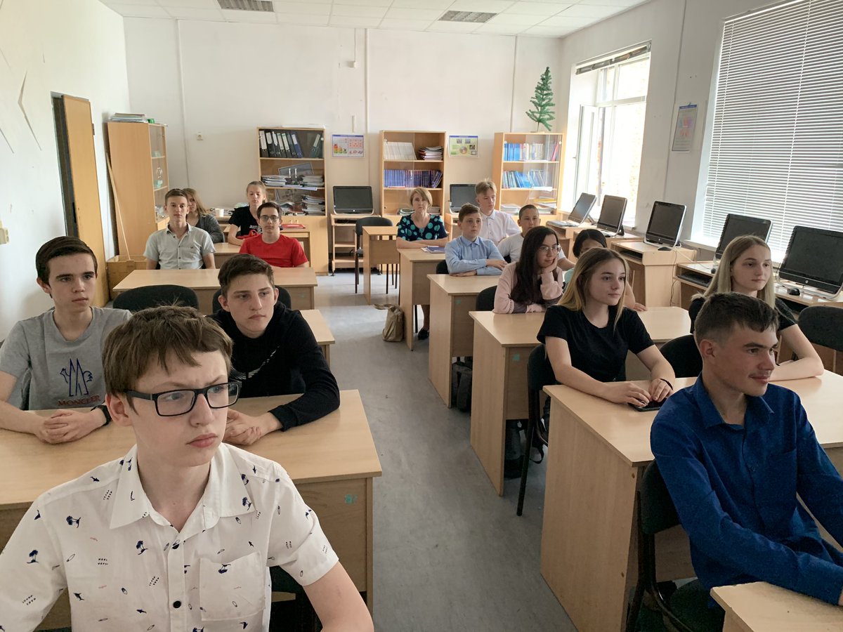 Старшеклассники в Центре «Точка роста» приняли участие в видеоконференции «Открытый урок», проводимый Центром профессионального образования Самарской области на тему «Безопасное лето». Ребята узнали об особенностях летнего отдыха и личной безопасности. #samminobr #uprobraz2018