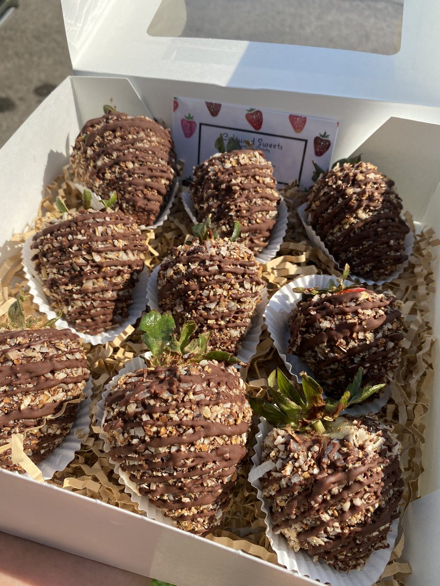 CulturedSweets's tweet photo. •VEGAN BERRIES🌱•
Dark chocolate berries coated in delicious toasted coconut and dark chocolate drizzle🍫😋

#chocolatecoveredstrawberries #strawberries #chocolate #smallbusiness #smallbusinessowner #columbus #ohio  #vegan #coconut #darkchocolate #veganberries https://t.co/zVItJ5PGeJ