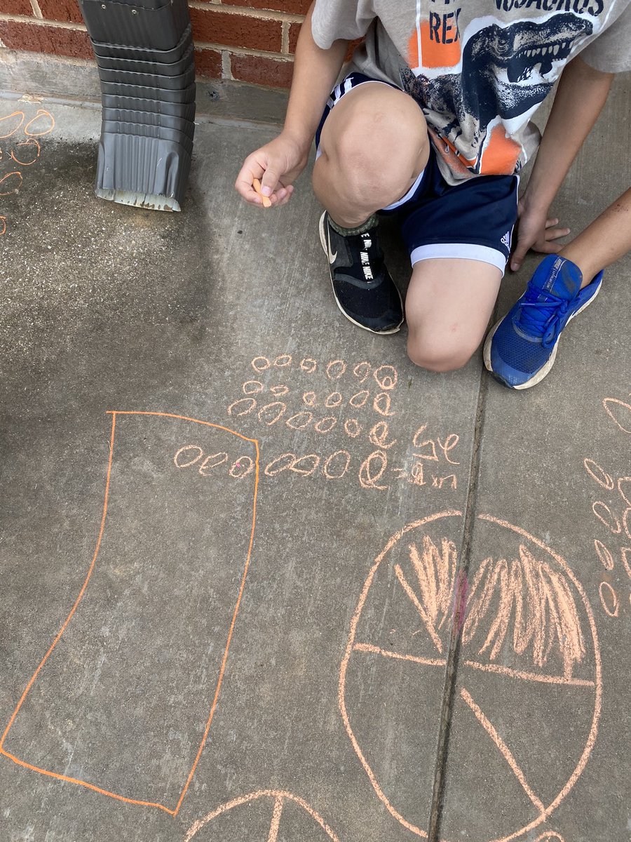 MsLParsons88's tweet photo. Taking our learning outside today! Reviewing math skills previously taught through out the year! Showing fractions, patterns, arrays, and math facts! #handsonlearning #room2crew #benold #iamwfisd @WFISDschools @fainrockets @mrsleverenz https://t.co/irAJFpJHGX