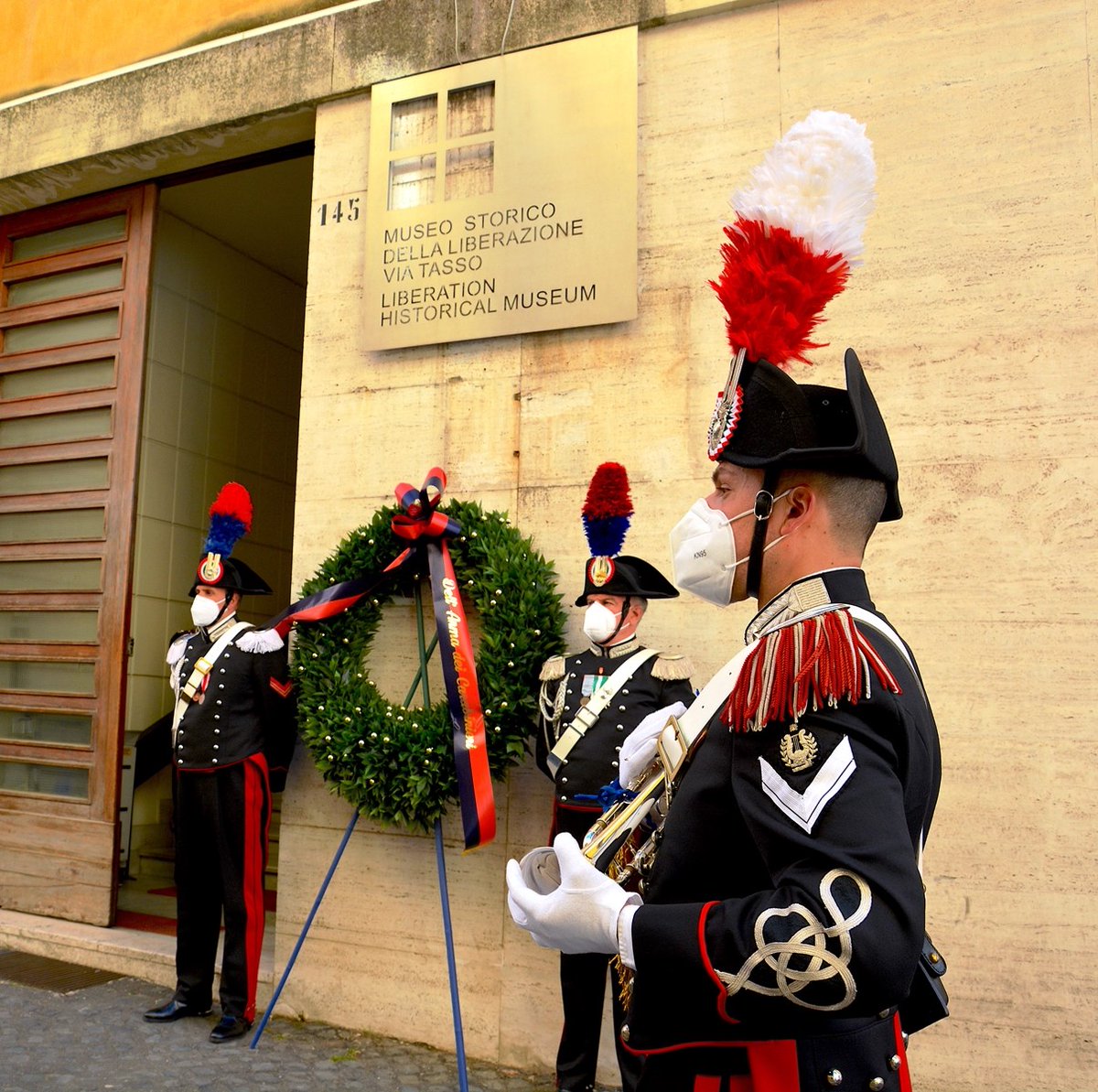 _Carabinieri_ tweet picture