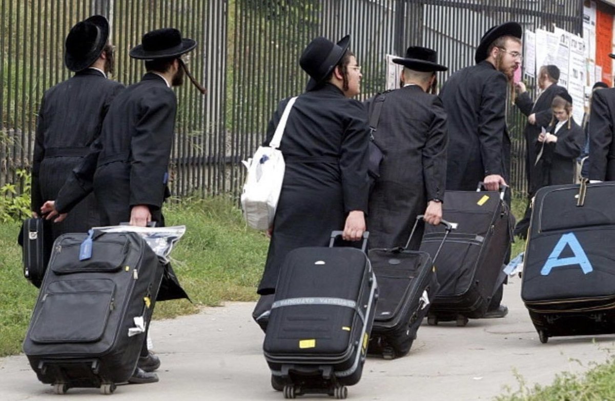 نتنياهو ابلغ الوسيط المصري عزم اسرائيل ايقاف الحرب #هل يضن نتنياهو ان بدء الحرب وايقافها بيده واهم ستنتهي الحرب وسيبقى العار على من وقف ضد فلسطين سيبقى الفخر لمن ساندهم