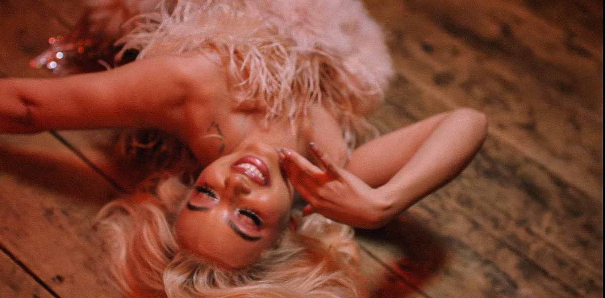 picsoflmx's tweet photo. she’s THAT bitch https://t.co/Q1O3nAg9LB