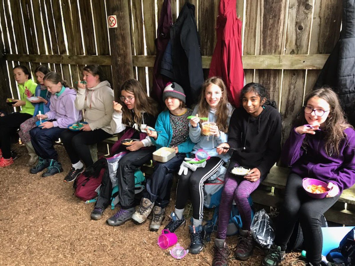 PaulMarshallsay's tweet photo. Chow time. @Portsmouthhigh @PrescottJane @BXMOutdoors https://t.co/Ul5GoqGjqP