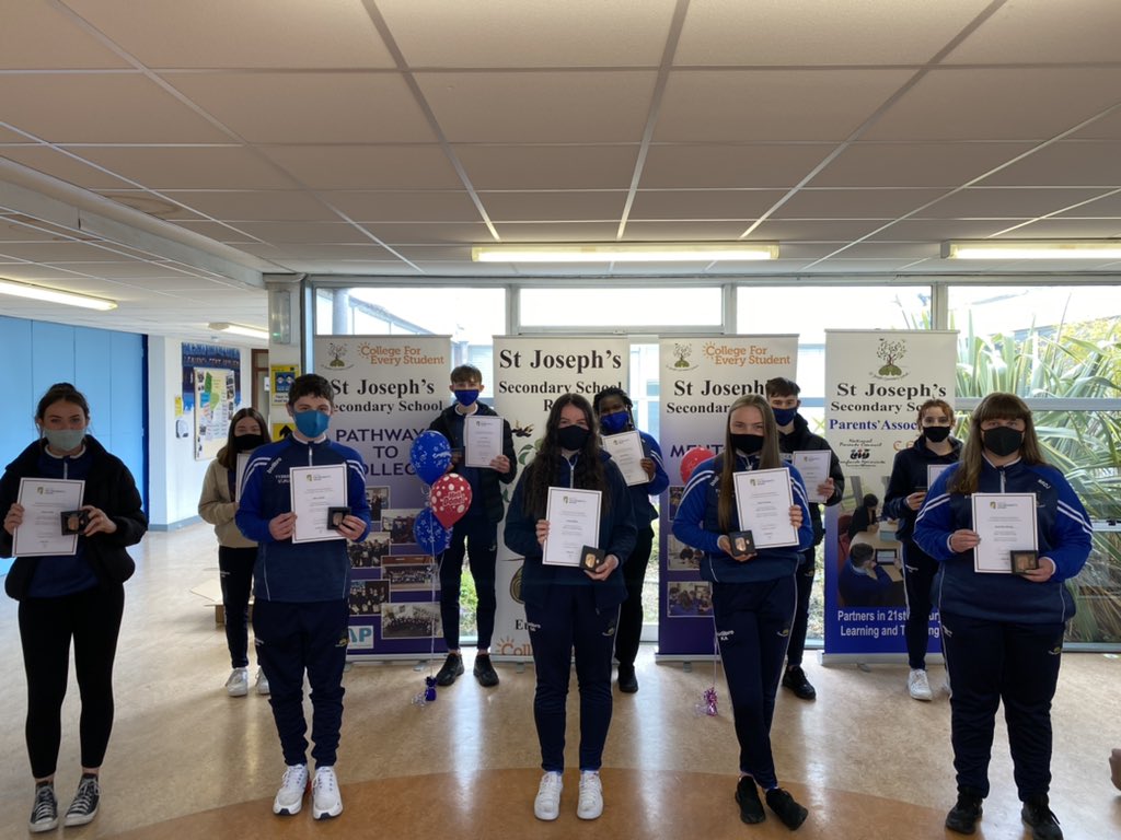 ciaranreade's tweet photo. Very proud of these 41 TYs who were presented with their @GaisceAward Bronze Medals & Certificates today! Congrats & many thanks to our Gaisce Pal, Ms Gibbons! They’ve shown #determination #resilience #commitment! More to come 2moro #TYinRush @stjosephsrush @LauraGibbons94 🥉👏🏼 https://t.co/3gFtJMTOQG