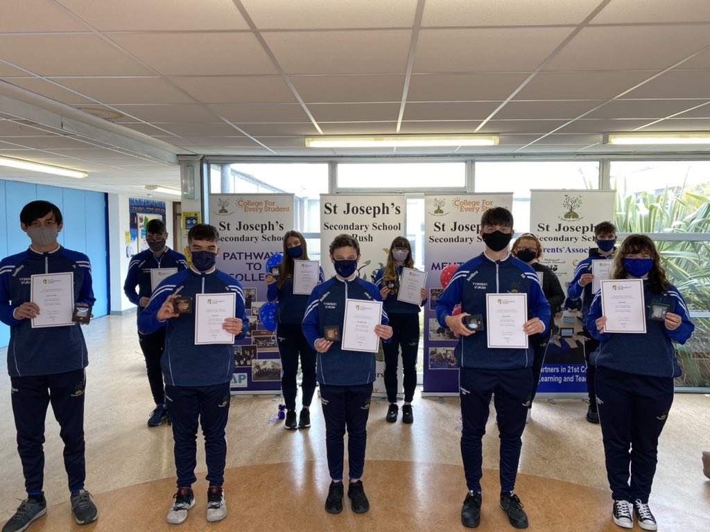 ciaranreade's tweet photo. Very proud of these 41 TYs who were presented with their @GaisceAward Bronze Medals & Certificates today! Congrats & many thanks to our Gaisce Pal, Ms Gibbons! They’ve shown #determination #resilience #commitment! More to come 2moro #TYinRush @stjosephsrush @LauraGibbons94 🥉👏🏼 https://t.co/3gFtJMTOQG