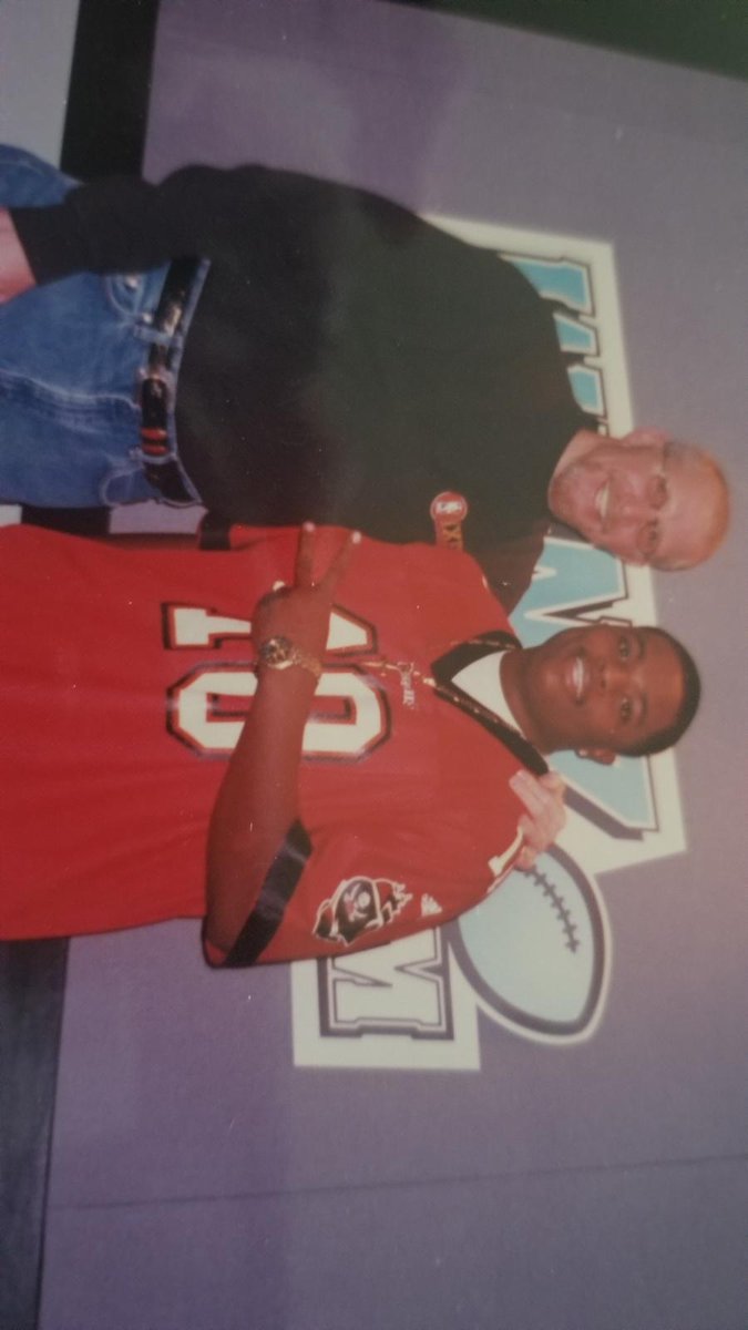 RealQCB's tweet photo. Was @wfnz when the sign was blue to it went red - 22yrs of Sports Talk ๐ป and counting - Thanks for the Day One's & who continue to support QCB - I gotcha like I always have, Pause button is about to come off soon - Shout out @FoxSportsCLT too...๐ #CaseYouForgot #LiveWithTheQCB https://t.co/WvX2gduJm2