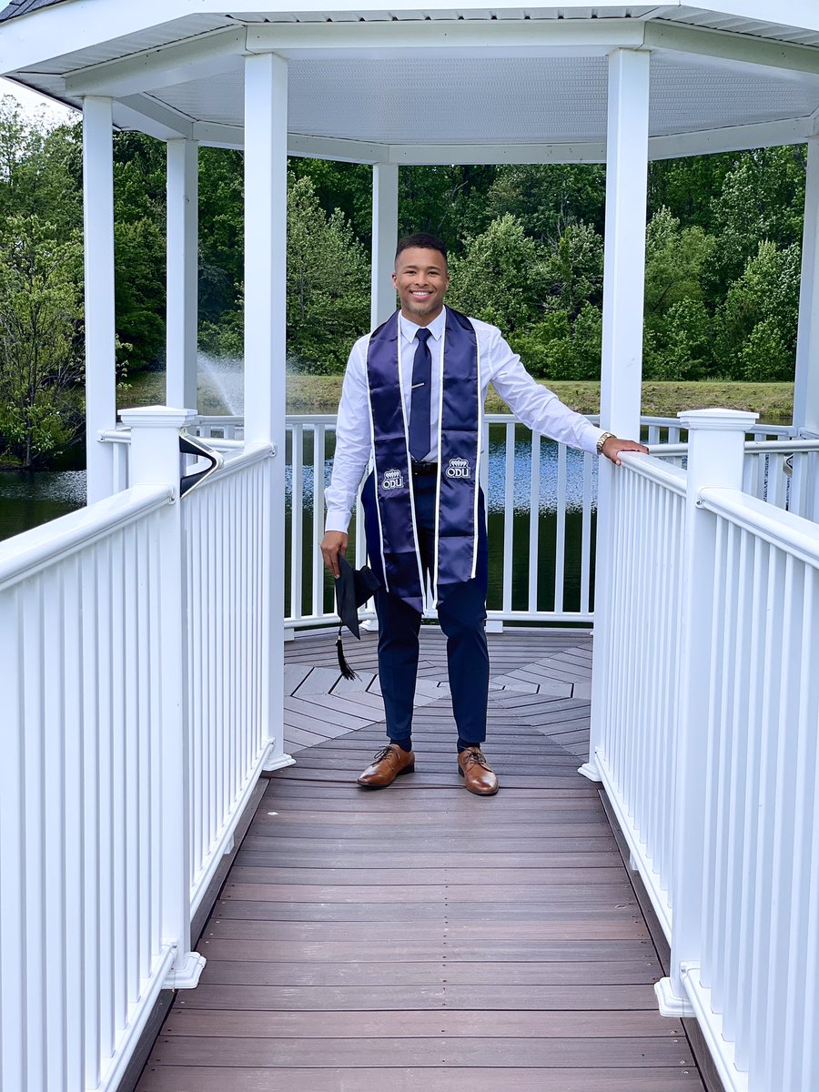 cedricross_'s tweet photo. Felt great to graduate 👨🏽‍🎓 #odu #graduate https://t.co/634BL0d4nL