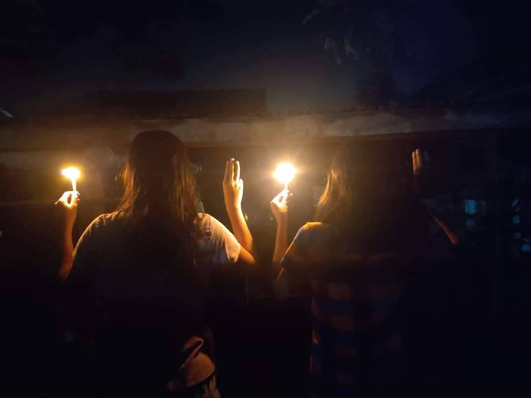 In Shwepyithar Tsp, Yangon, "Turning off the light strike" took place in defiance of bloodthirsty junta. #May20Coup  #WhatsHappeningInMyanmar  #MindatIDPCamp