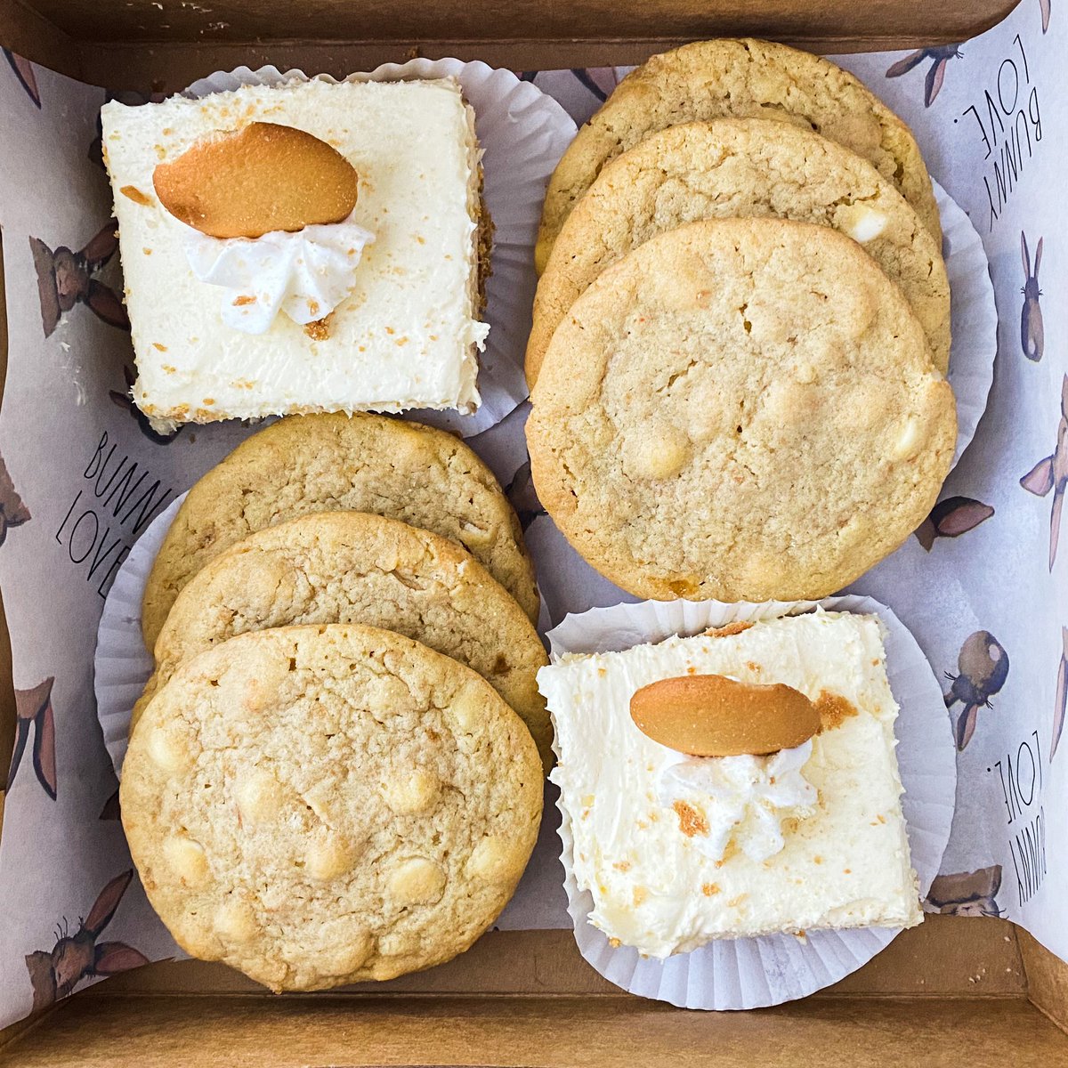 2 Banana Boxes available for pick up today 3-7pm 🍌 
2 banana cream bars & 6 banana pudding cookies 🍪 

#bakedgoods #bakedfromscratch #bananapuddingcookies #banancreambars #dessertlover #locallove #localfoodie