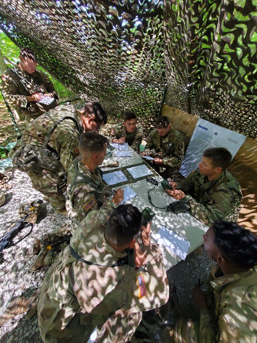 TBayonet6's tweet photo. #BayonetsLeadTheWay in EIB training. @NoSlackBN is coming for the log @101Bastogne https://t.co/eHGf3QNVqG
