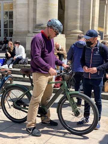 Aujourd'hui j'ai eu la chance de tester le vélo de Reine Bike.

Pleins d'innovations, et un confort moelleux

reine-bike.com