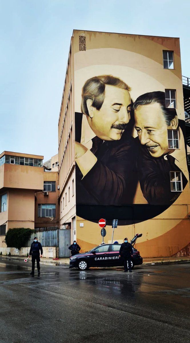 _Carabinieri_'s tweet photo. Buongiorno da Palermo: a 29 anni dalla strage di Capaci in cui moriva per mano della Mafia il Giudice Giovanni Falcone insieme alla moglie e alla scorta.
“Gli uomini passano, le idee restano”… e continuano a vivere nella gambe di altri uomini.
#Carabinieri #23maggio https://t.co/LREaekHsRR