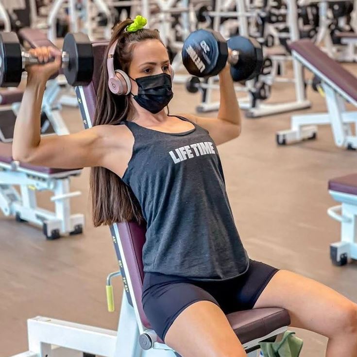 Let the countdown begin! Before or after your workday, or even during lunch, jump into @lifetime.life 90+ studio classes at GreenStreet. Click the link for details bit.ly/3eS31jF 💪

 📸: @estelawojcicki

#MidwayPlaces #GreenStreethou #DowntownHouston #Fitness