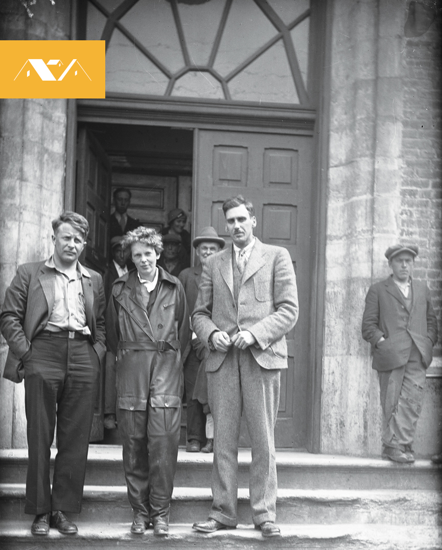 TheRooms_NL's tweet photo. Amelia Earhart pictured w/ Bernt Balchen (technical advisor)  &amp; Lewis L’Esperance (rep Shell Oil Company) before the world's first transatlantic solo flight by a woman. Taken on the steps of the Cochrane St Hotel, St. John's, on this day in 1932. #AmeliaEarhart #RoomToReconnect https://t.co/slkT9YtBp1