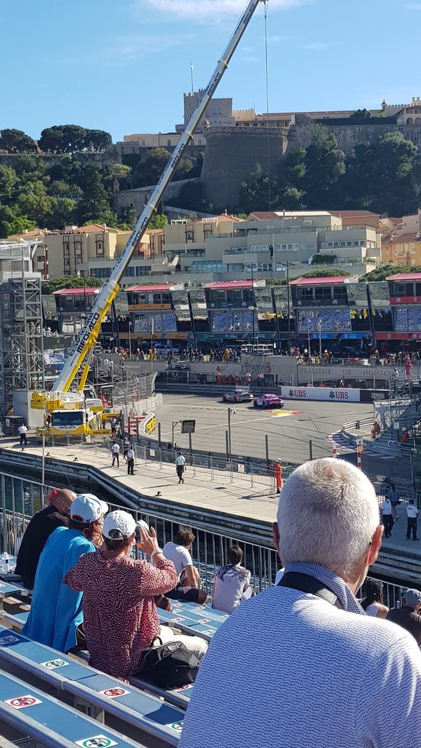 We_Racing's tweet photo. 17h15 : dernier RDV de la journée avec la Porsche Mobil1 SuperCup. @DorBoccolacci nous a fait une très belle séance d'essais
#MonacoGP https://t.co/0eXpcuZvDe