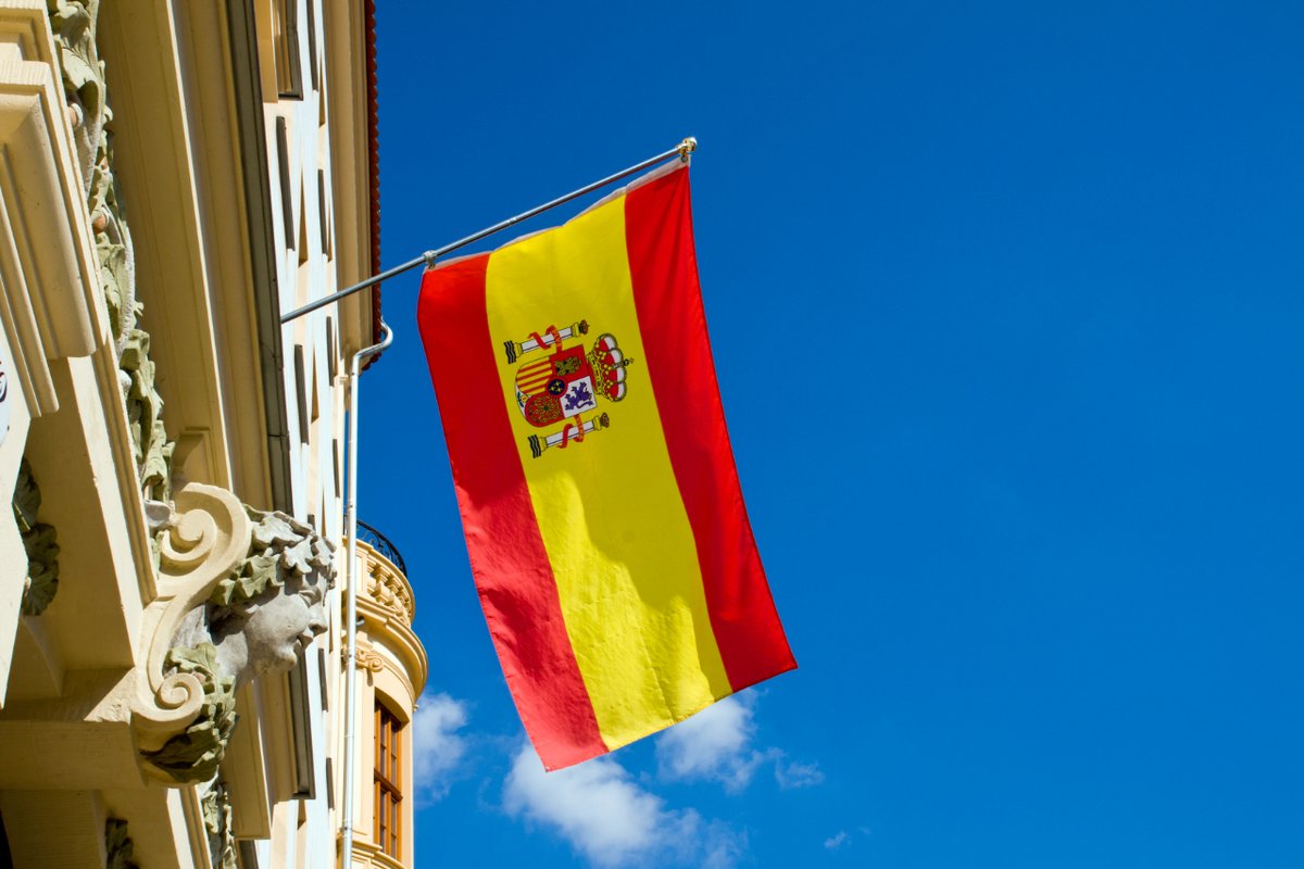 En #españa casi la mitad de la #recaudacion proviene de #impuestos muy regresivos, como el #iva y los impuestos especiales, en los que los consumidores pagan por igual independientemente de su renta 🧐💸