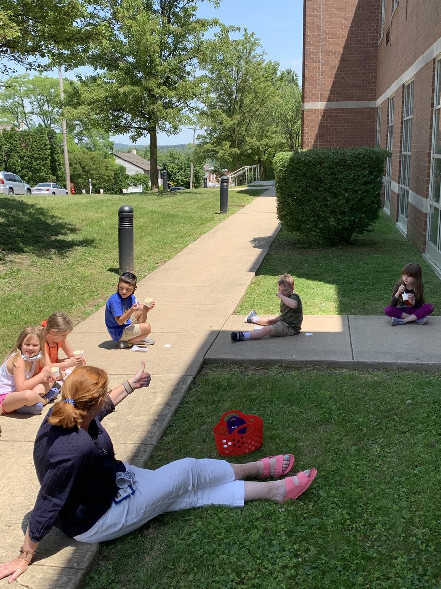 First Graders enjoy ice cream and learned how to draw ice cream cones as they celebrate “I Day” in our Alphabet Countdown.