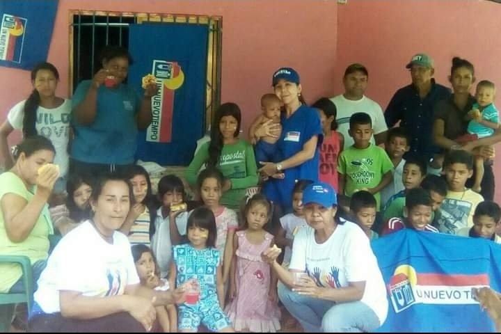 UNTZamora_'s tweet photo. #20May Jueves de #UNTBT recordando Jornada Social #Arepazo #PintaCaritas en el Sector #MUSIPAN de #PuntaDeMata #Monagas atendiendo a nuestra gente, siempre en la calle brindando la mano amiga y solidaria con nuestra Sec. Gral. Rosa Febres.
@ZamoraMonagas @UNT_Solidario https://t.co/OOwI4ox8Ke