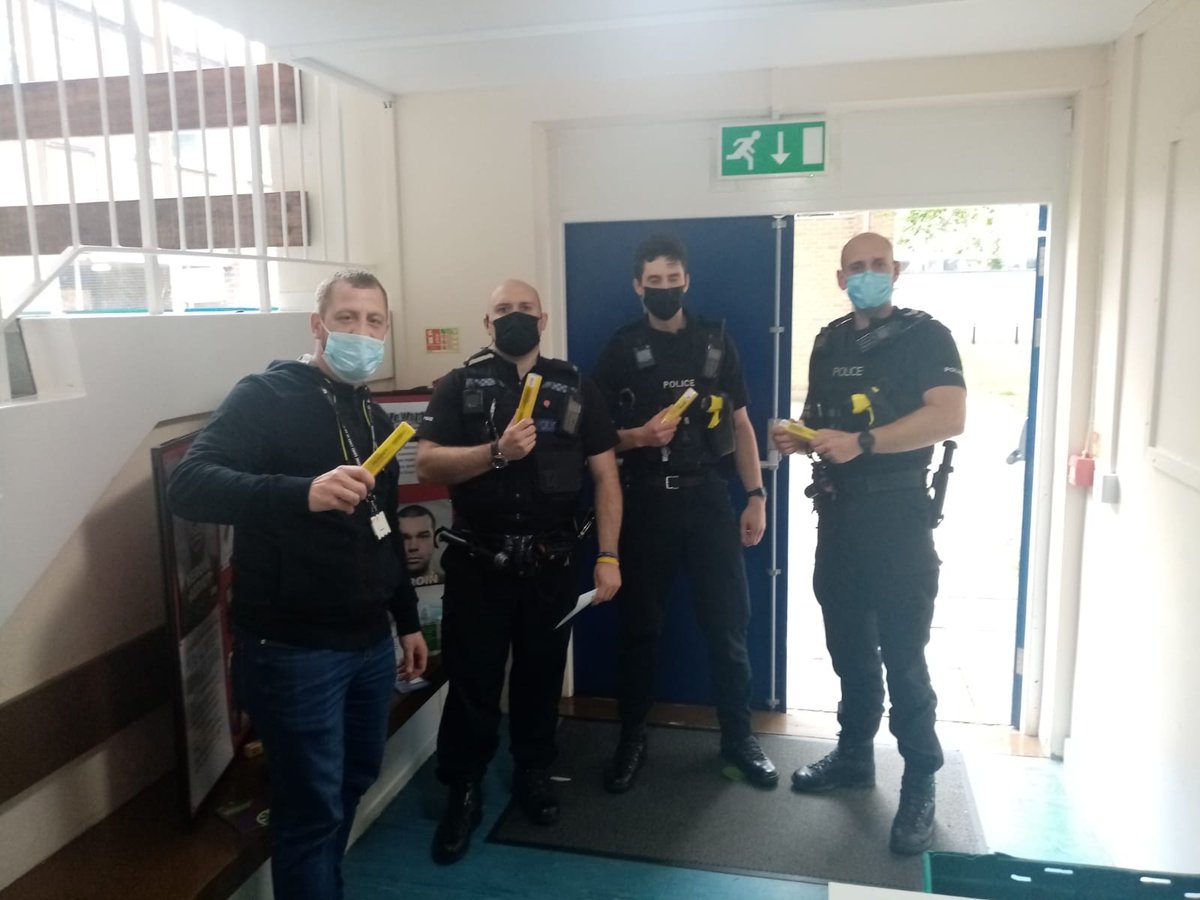 TVP_Oxfordshire's tweet photo. The Blackbird Leys team are working with the Response Hub and Turning Point to establish a regular drug and alcohol support service at the community centre, bringing this crucial service closer to those who need it most locally. This included training with life saving Naloxone. https://t.co/tQ3BtJjRWM