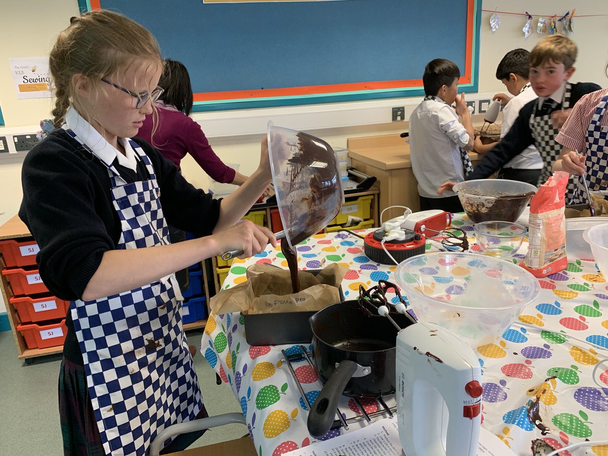 KESBathJunior's tweet photo. Learning how to melt chocolate and follow a recipe, the brownies made by Year 6 in DT earlier today were delicious! #KESBathJnrDT #MadeinDT https://t.co/zRm5MMk7zR